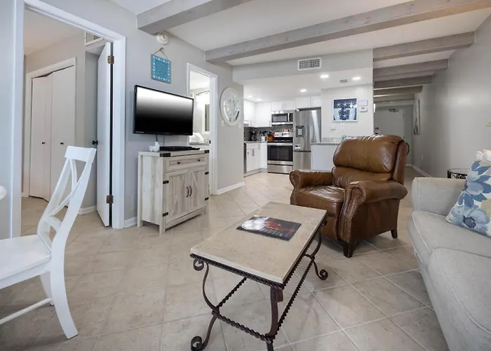 Apartment Island Winds East 610