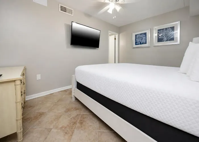Island Winds East 610 Apartment